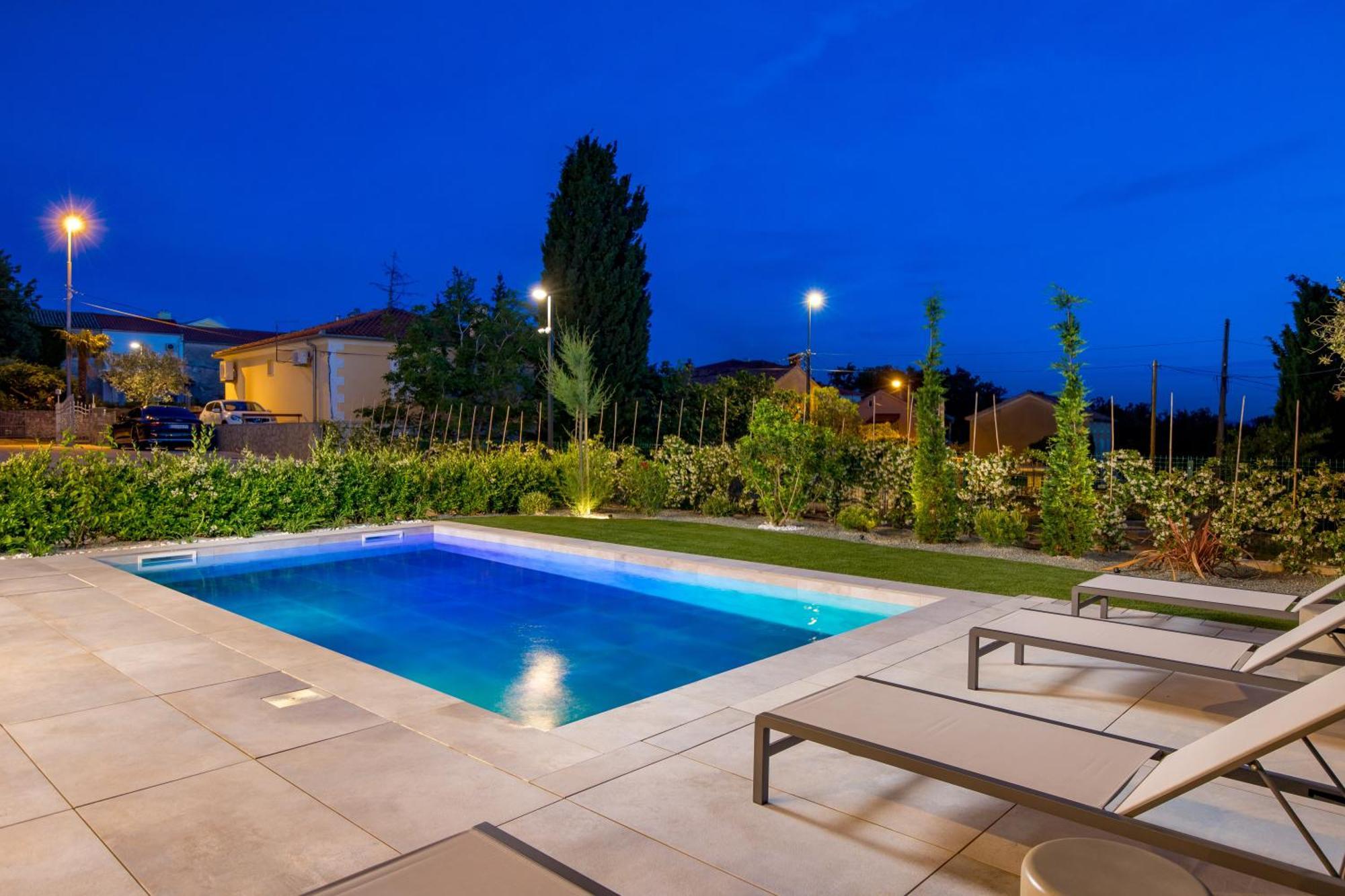 Apartmani Vila Mara M 1 Heated Pool Omisalj Exterior photo