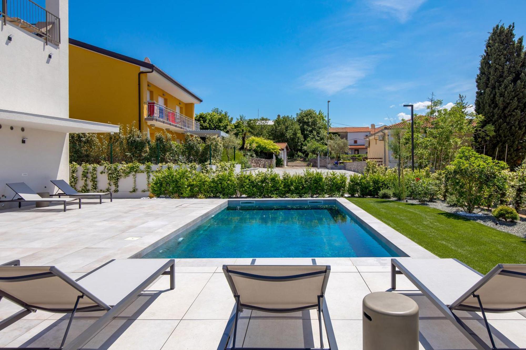 Apartmani Vila Mara M 1 Heated Pool Omisalj Exterior photo